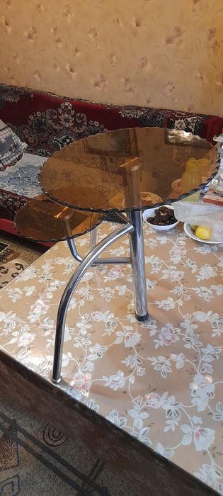 Стеклянный столик