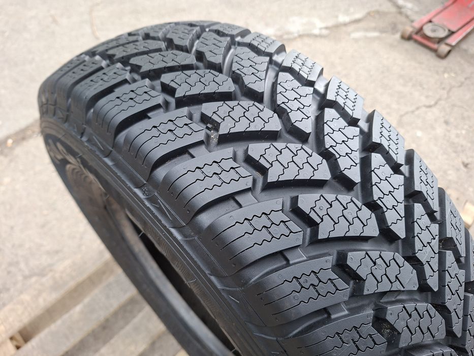 1бр. Нова 225/70/15C Petlas Full Grip PT 935