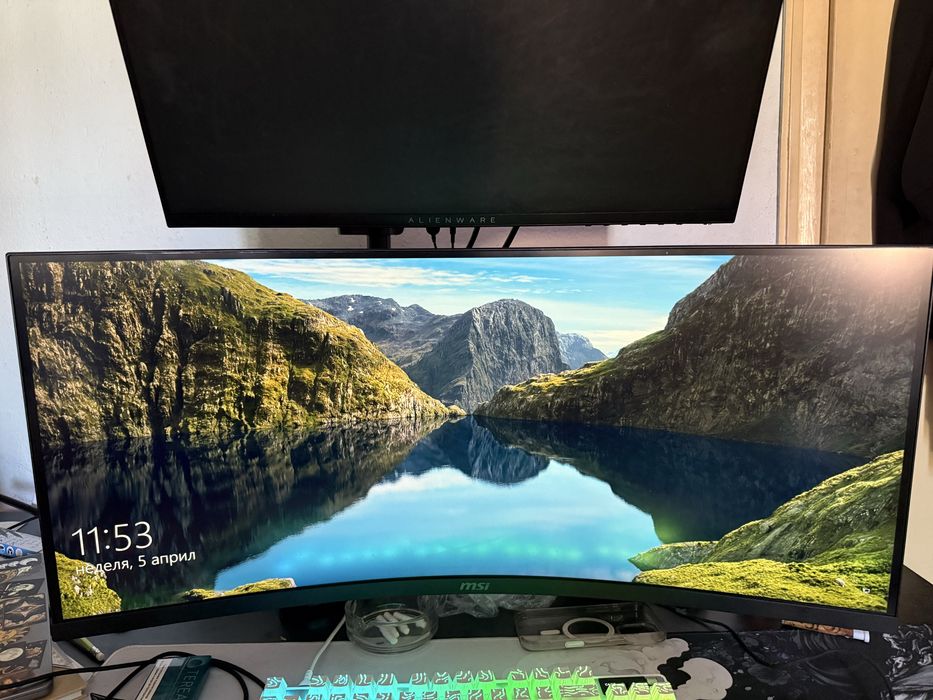 Ultrawide монитор MSI