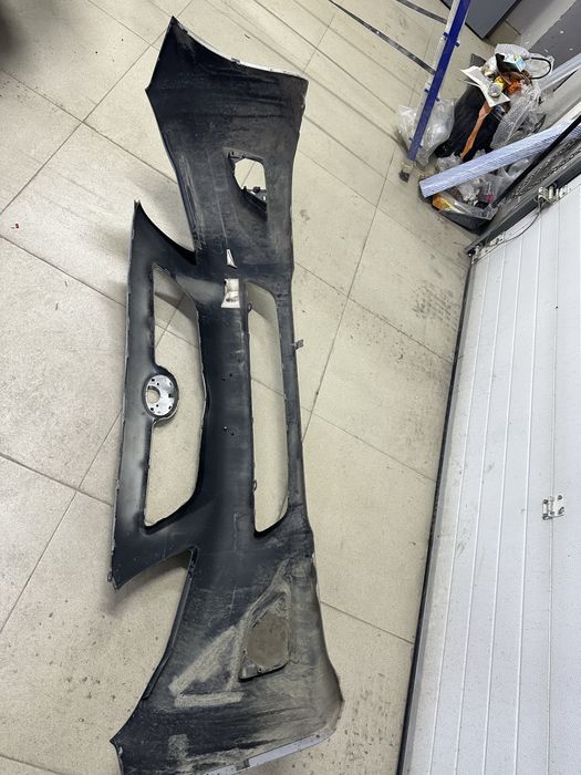 Продам бампер на королу 2006 год