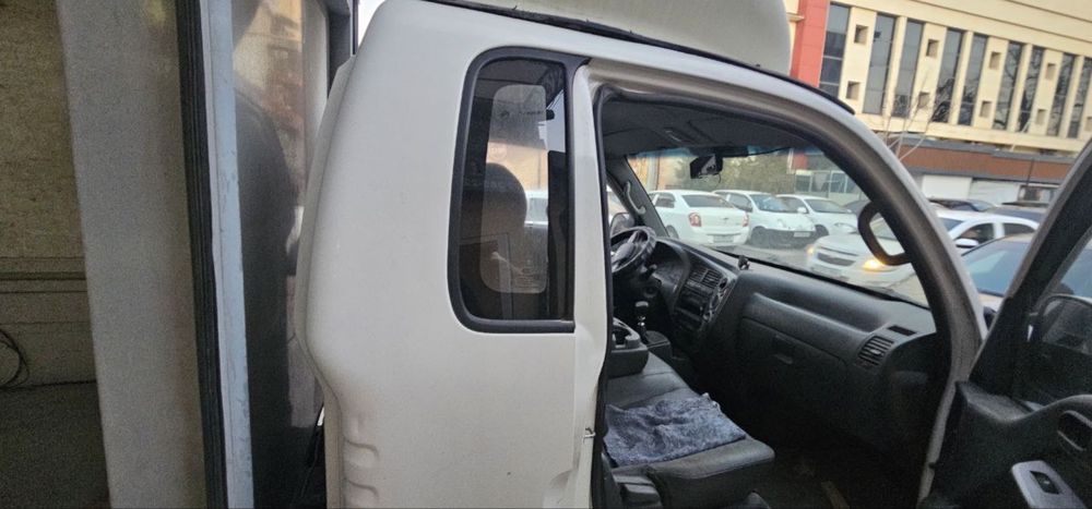 Kia Bonga 2013. Avtomobile