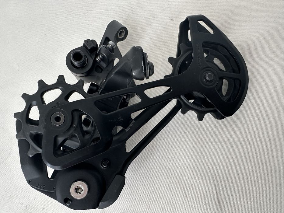 SHIMANO DEORE XT RD-M8100-заден дерайльор