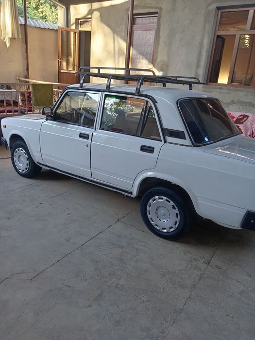 Lada 2107 sotiladi