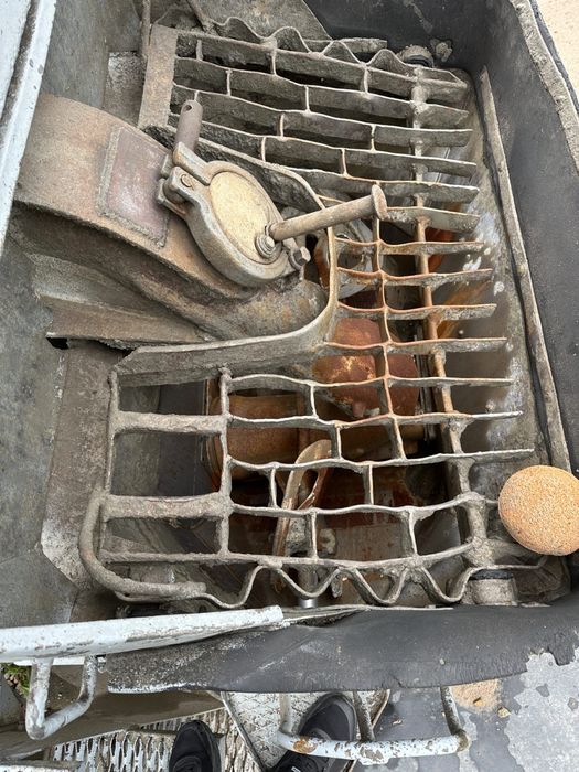 vând pompă de beton în stare bună