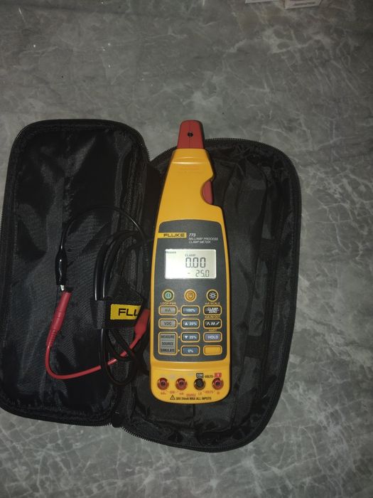 калибратор-мультиметр Fluke 773 для измерения малых токов