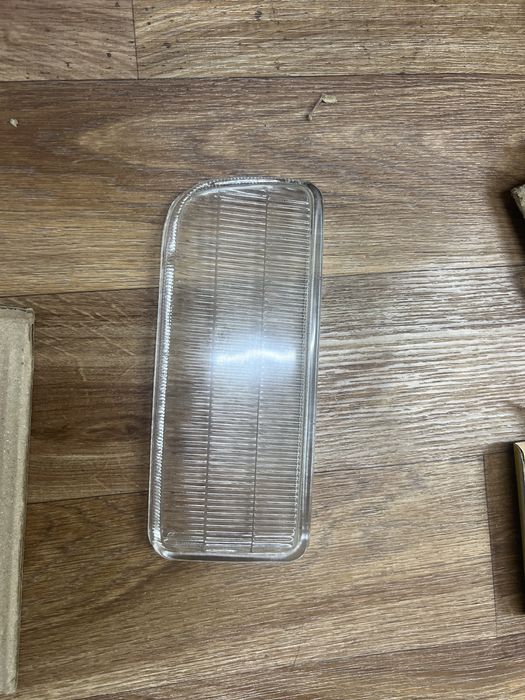 Стекло противотуманки на бмв е36 правая сторона