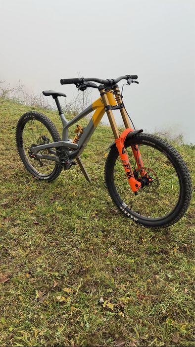Yt  tues uncaged 11 с fox 40