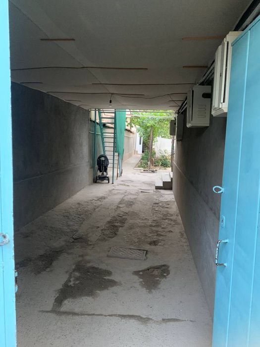 Uy sotiladi yer narxida