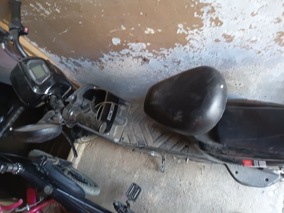 Продам электро скутер ск8