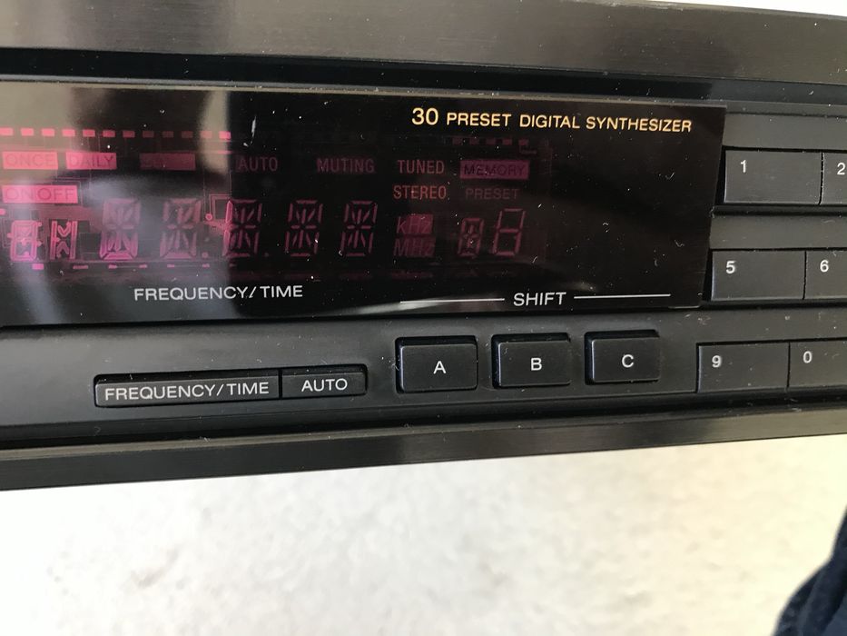 Tuner Sony ST-VE702, posibi functional sau pentru pise (nu detin cablurile speciale pentru conectare pentru  a-l putea  proba).