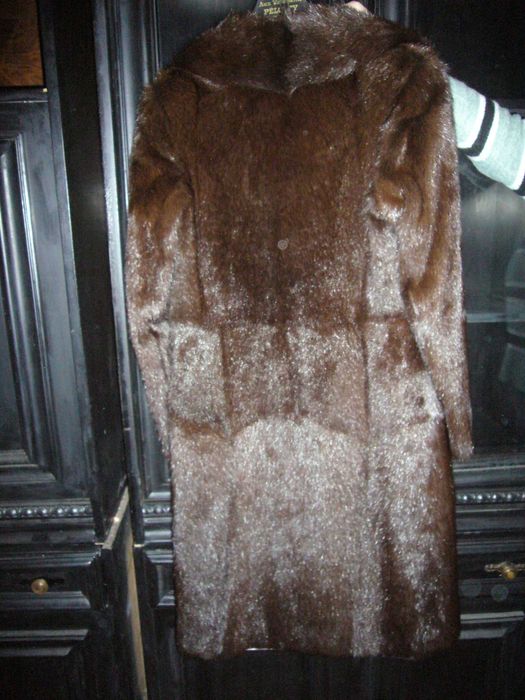 Дамско кожено палто от мурмел размер 42-44 с широка яка