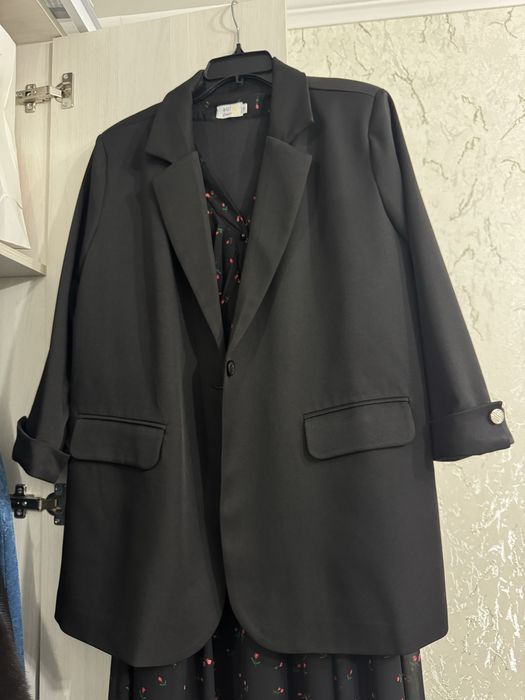 Пиджак и шифоновое платье