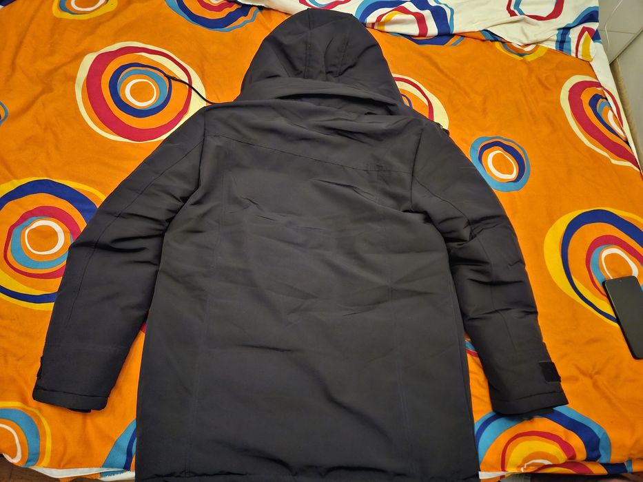 Vand geaca de iarna foarte calduroasa , barbati