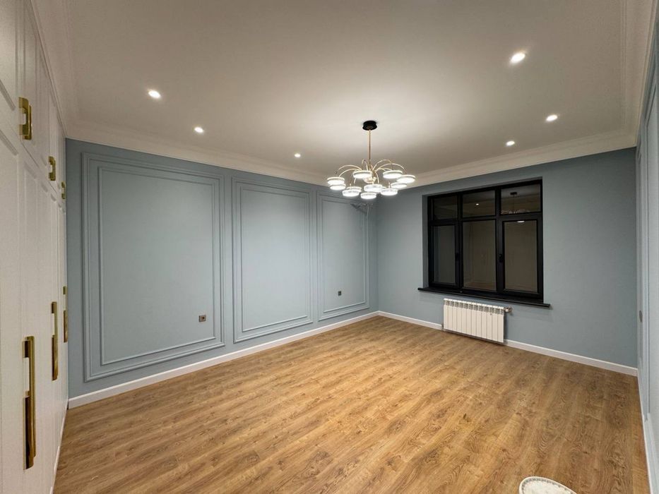 4 қаватли 9 хонали террасали енги ховли сотилади .  Регистон махалла