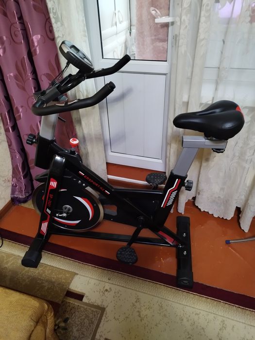 Велотренажер продам