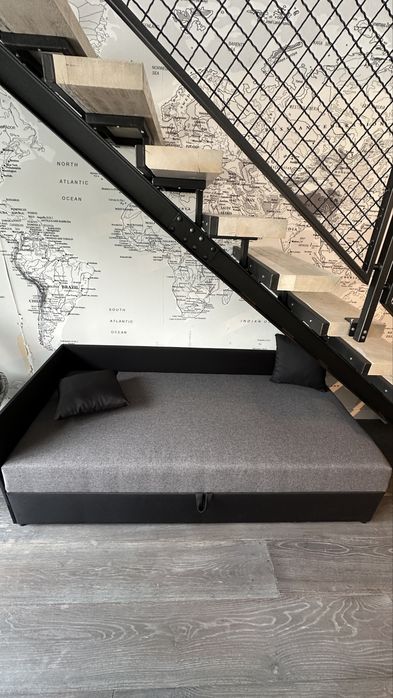 Canapea modernă 2-3 locuri – stil industrial, stare foarte bună