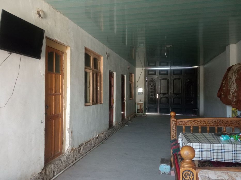 Ховли сотилади Икки хона Уй, ошхона, ванна, туалет, айвон дарвоза хона