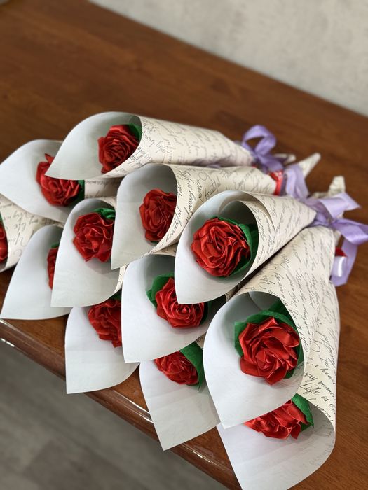 Розы из атласных лент