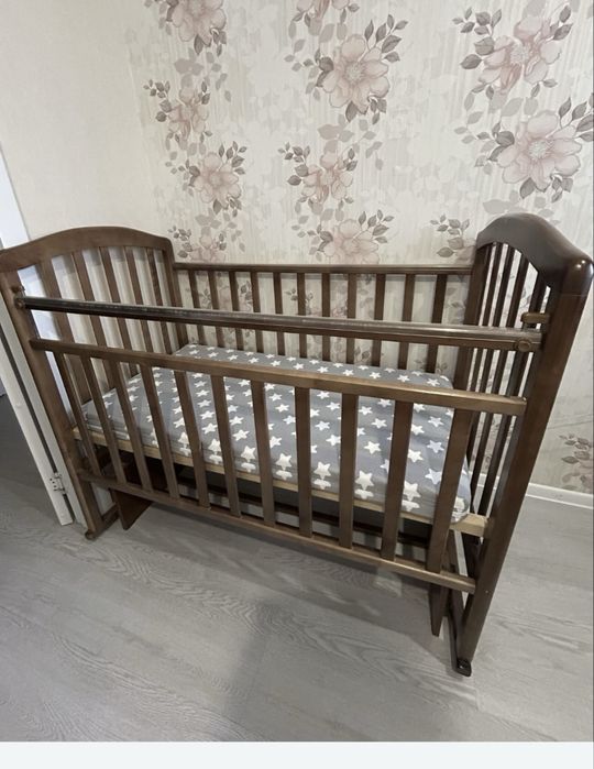 Продам кровать с матрасом