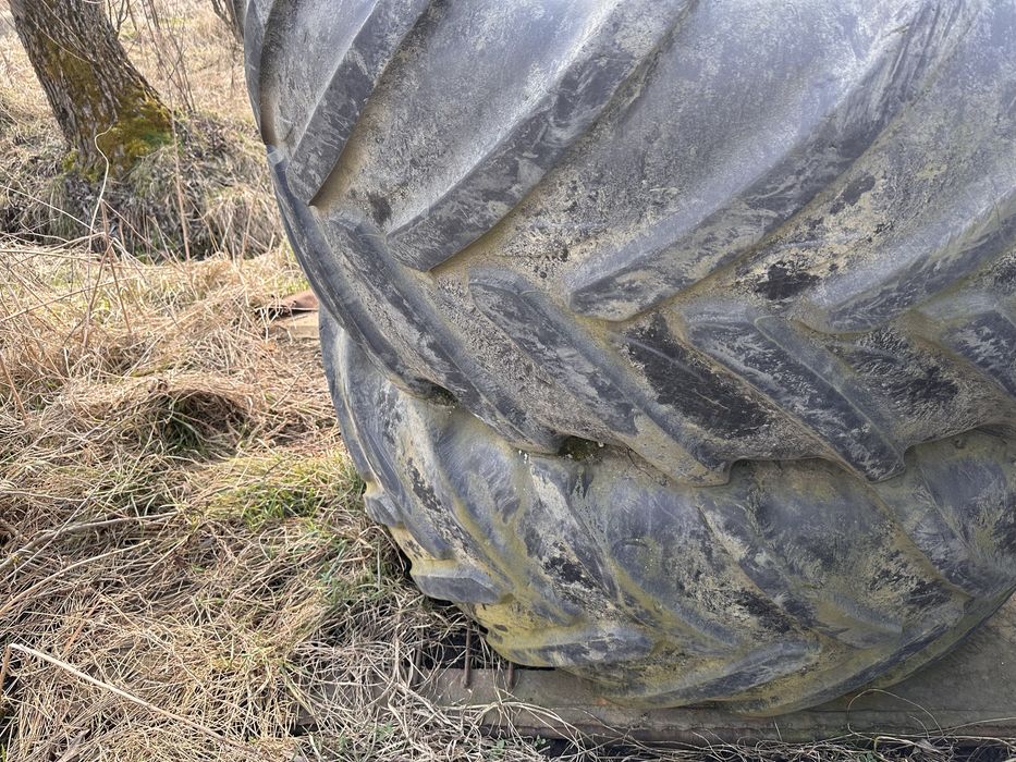 Vand anvelope tractor 650/60 r38 si 520/60 r28