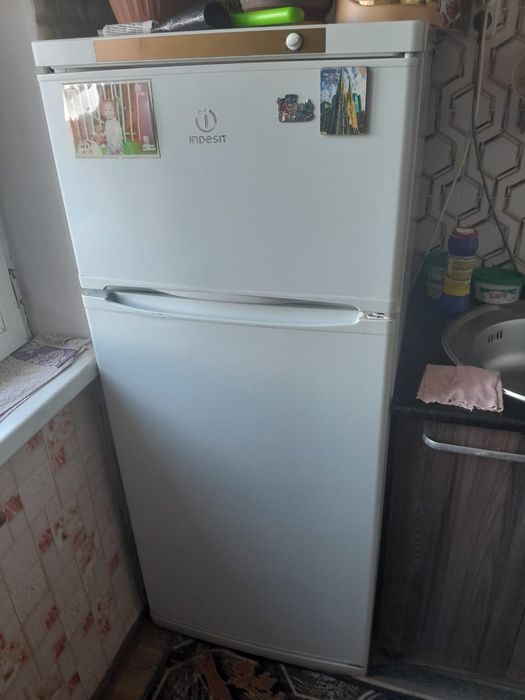 Холодильник Indesit