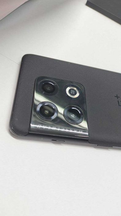 One Plus 10 Pro телефон