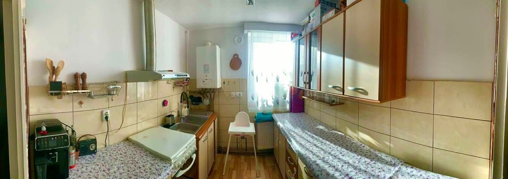 Apartament 3 camere, 2 băi, o bucătărie, salon de luat masa blus balcon
