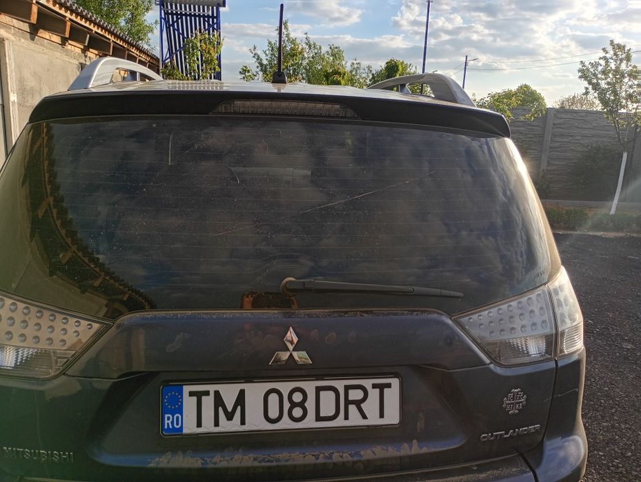 Vând Mitsubishi outlender