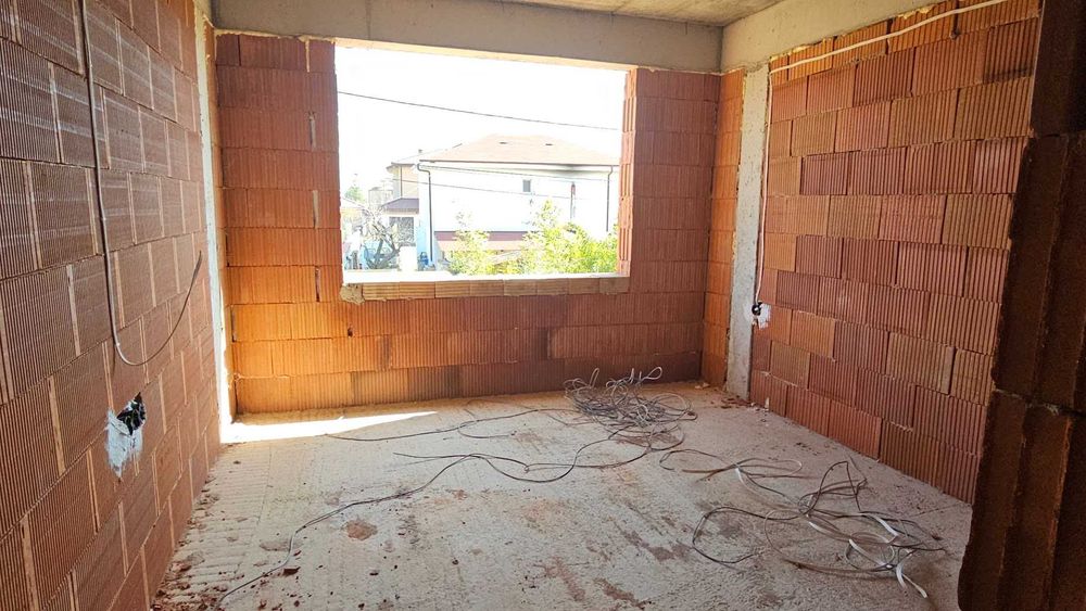 Продава се Тристаен апартамент в Пловдив, Остромила - 97 кв.м за 556 €/кв.м - Снимка #3