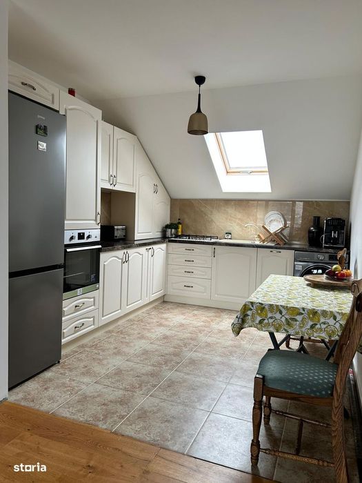Vand apartament 4 camere + terasa generoasa