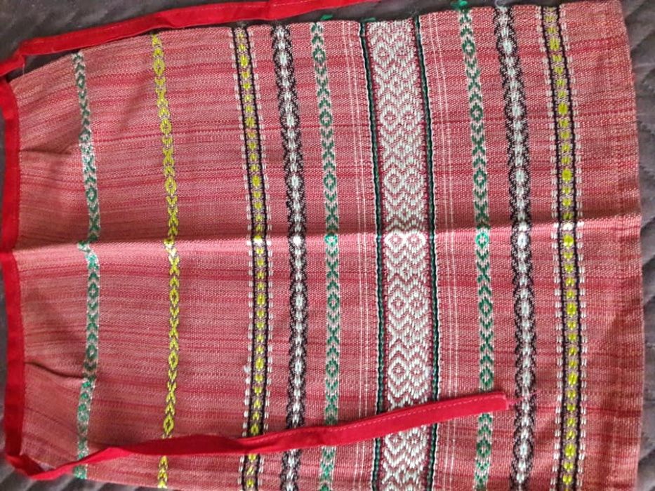 Продавам национална носия и престилки!