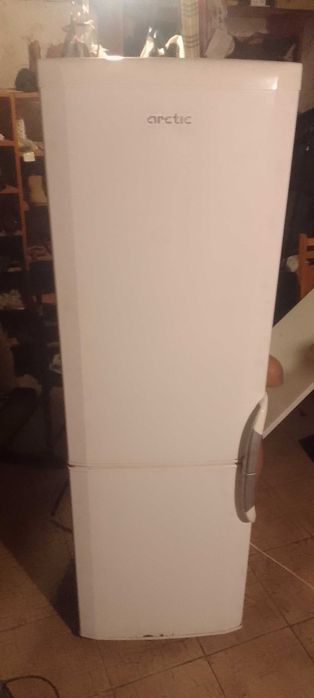 Frigider cu congelator Arctic