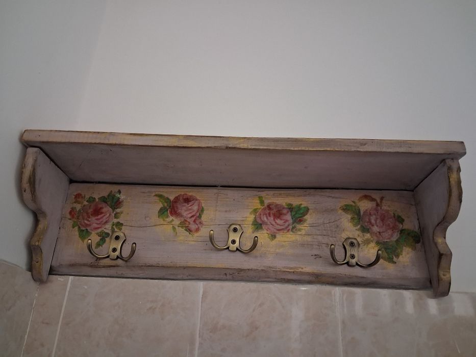 Продам тумбу и вешалку