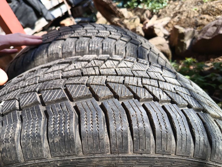 Чифт зимни гуми Gislaved 225/55/R17 V XL Euro Frost 6, запазени