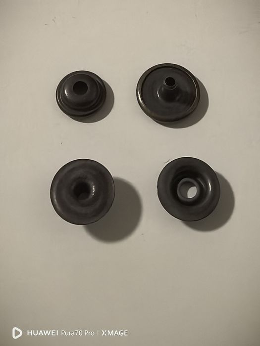 Продавам месингови копчета тик-так