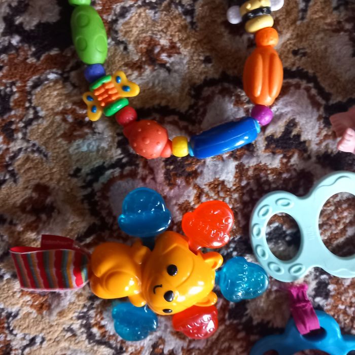 Лот играчки за бебе