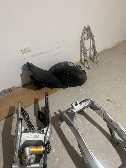 Aprilia rsv4 1000