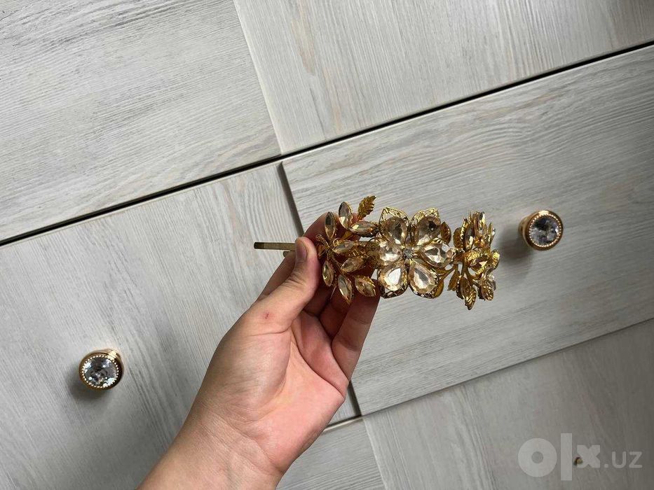 Диадемы разных видов и дизайнов для роскошного образа