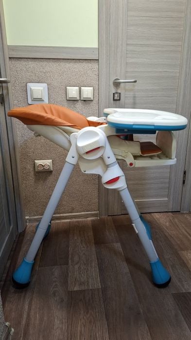 Детский стульчик Chicco.