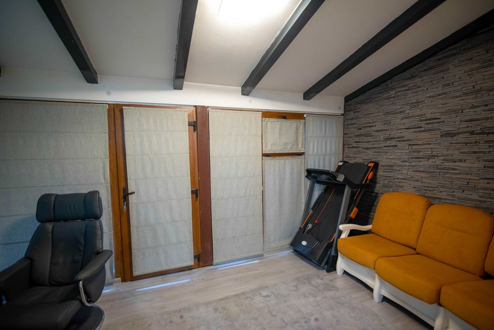 DUPLEX despartit prin camera tehnica