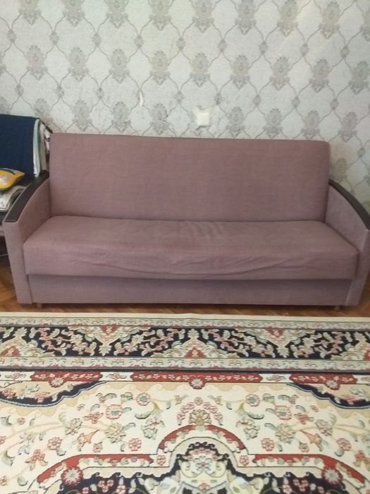 Продаётся диван раскладной.