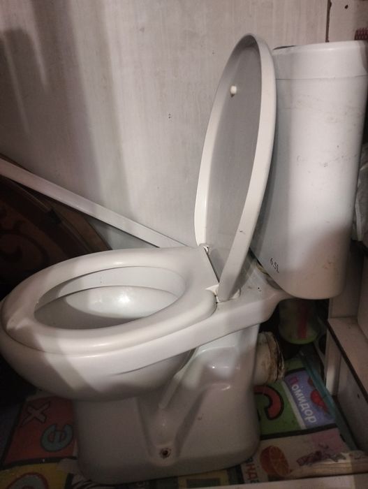 Унитаз в хорошем состоянии