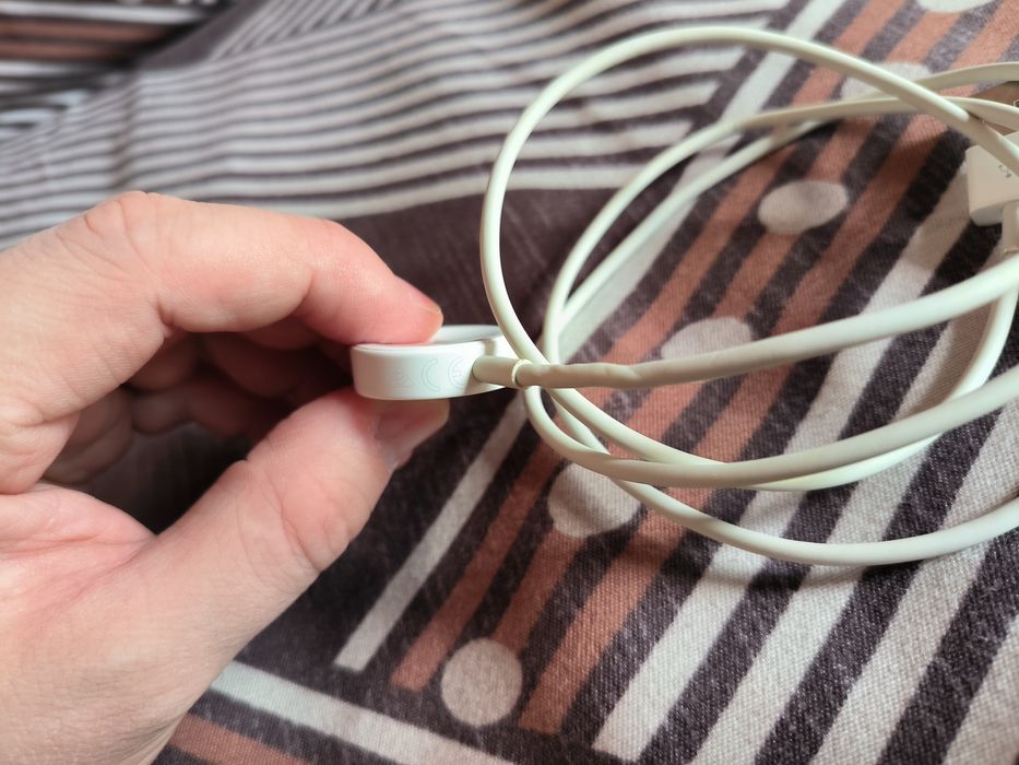 Продам оригинальное зарядное устройство для часов apple watch