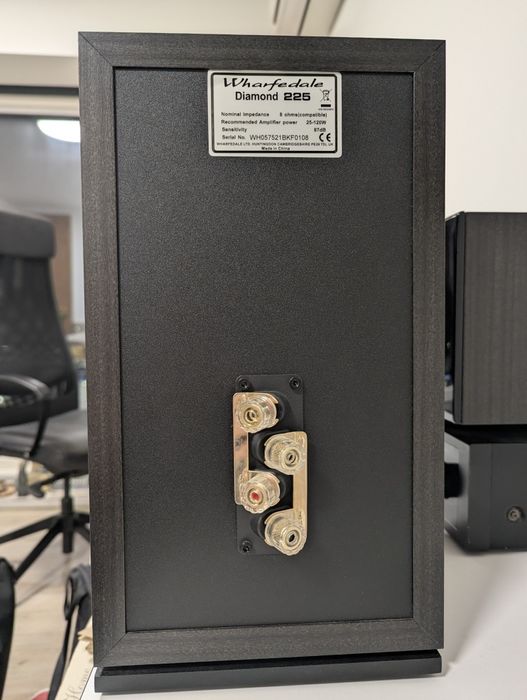 Boxe Wharfedale Diamond 225 + boxă centru Diamond 220C