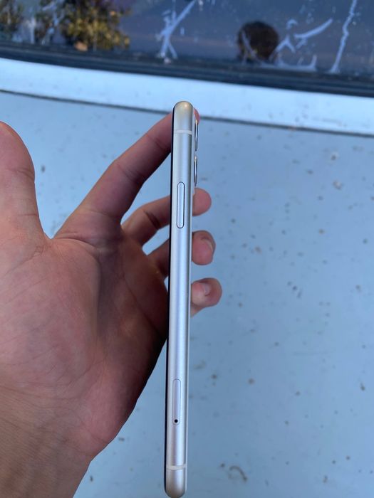 Обменяю iPhone 11 на модель выше