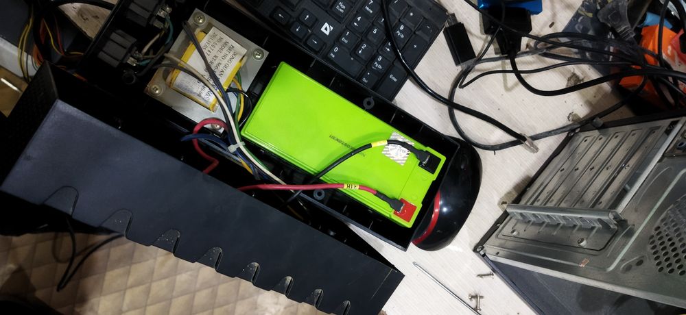 Ups sotiladi batarekadi yangi ishlashi yaxshi