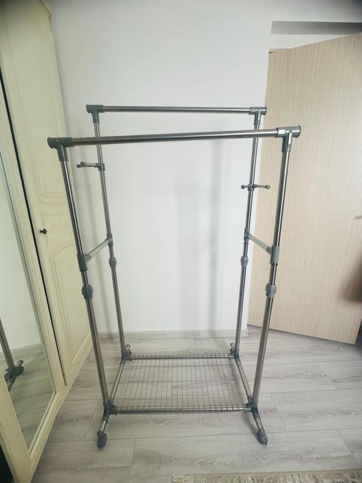 Вешалка б/у.