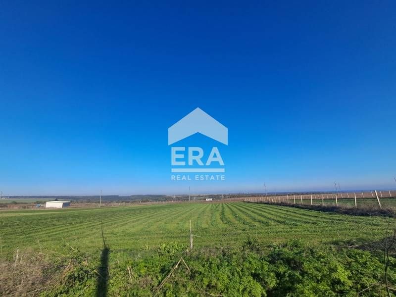 Голям урегулиран поземлен имот за продажба, с ПУП и одобрен проект за