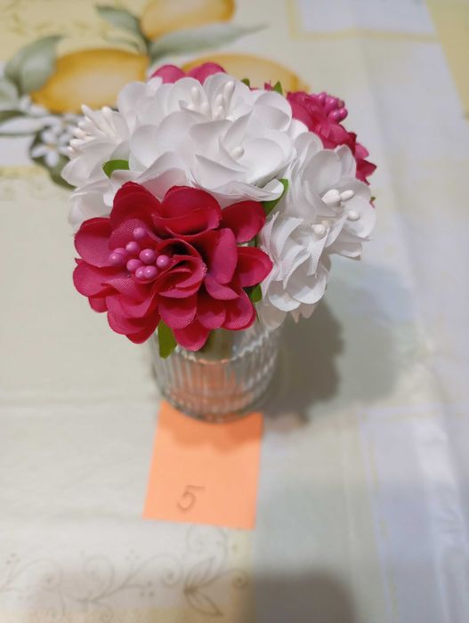 декорация мини ваза за подарък в подаръчна прозрачна кутия