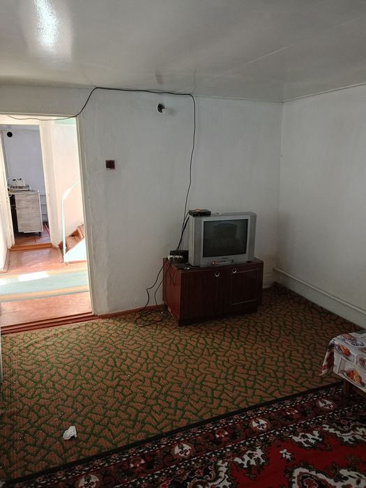 Уй сотилади полтороэтажка